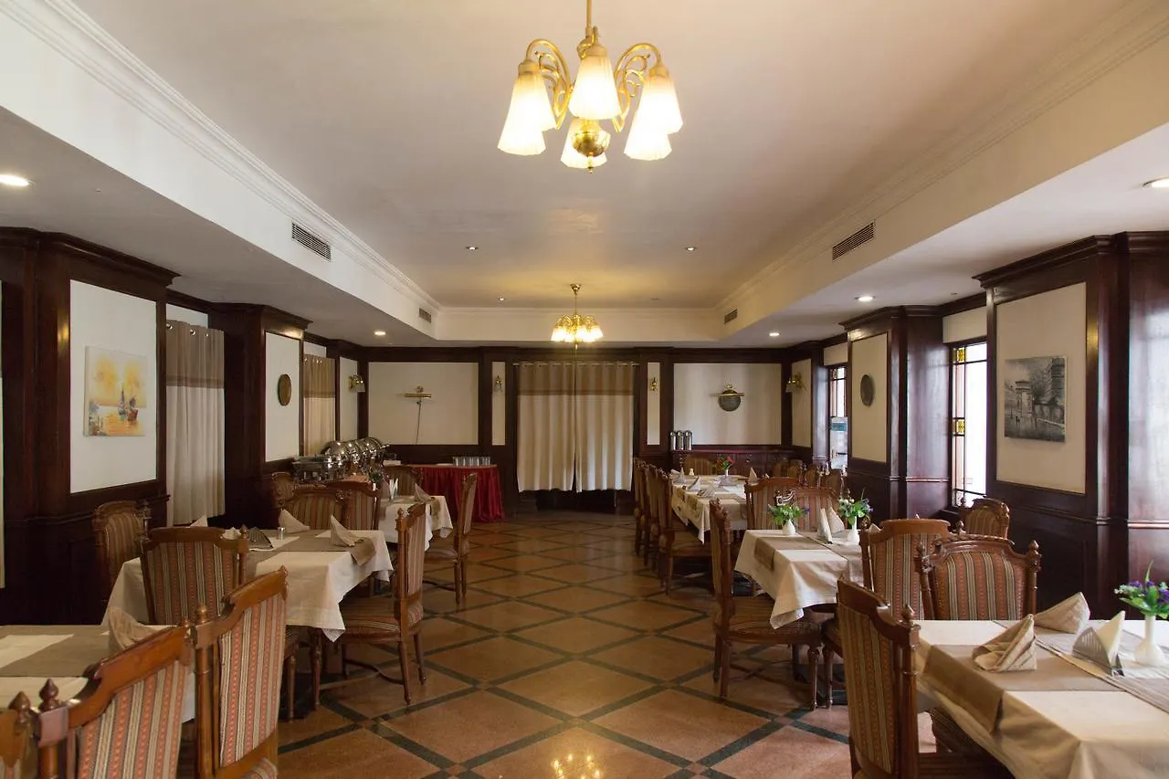 ***  Ats Willingdon Hotel Kochi Hindistan